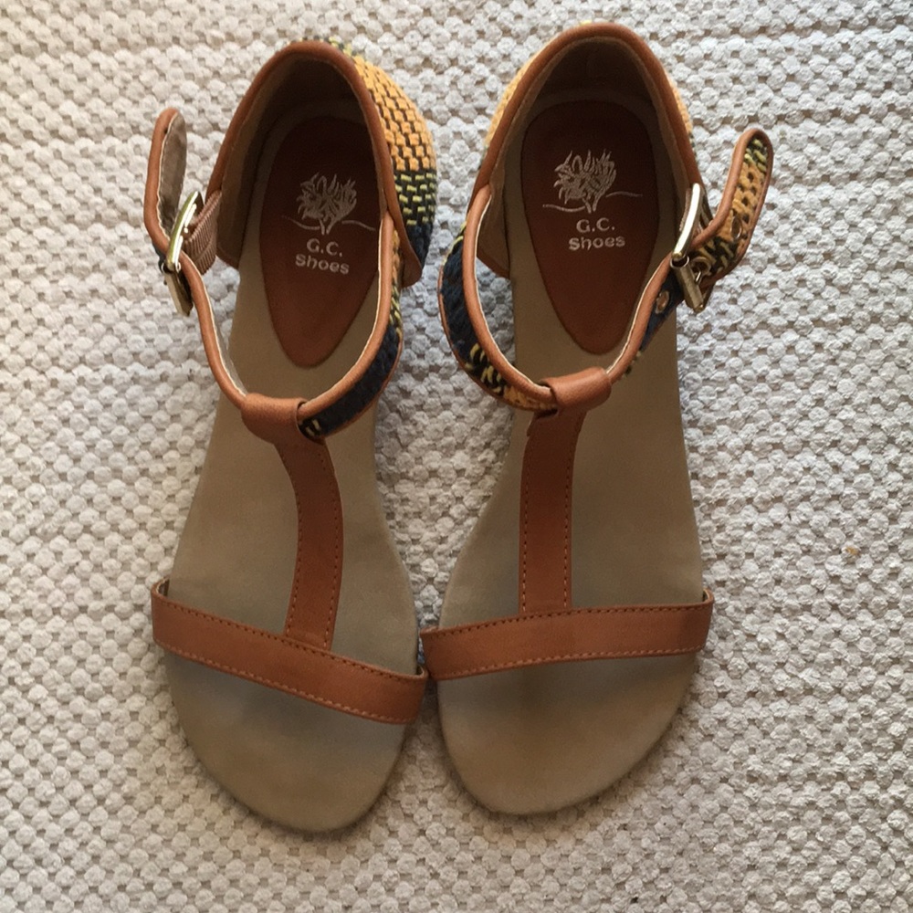 Francescas Aztec wedge T strap sandals sz 6